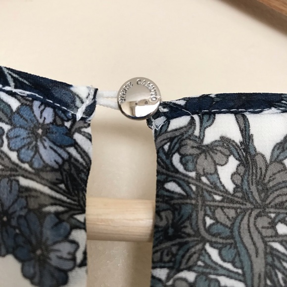 Vince Camuto Floral Flutter Sleeve Blouse | White Lined Top | Blue Red Flowers - Picture 12 of 16